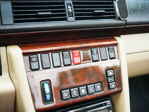 Used 1995 Mercedes-Benz E 320 Convertible image 51