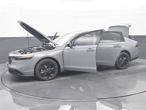 Certified 2025 Honda Accord SE image 36