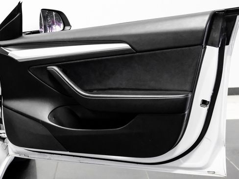 Used 2021 Tesla Model 3 Standard Range Plus image 33