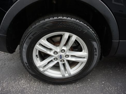 Used 2016 Ford Explorer XLT w/ Equipment Group 202A AWD/4WD image 38