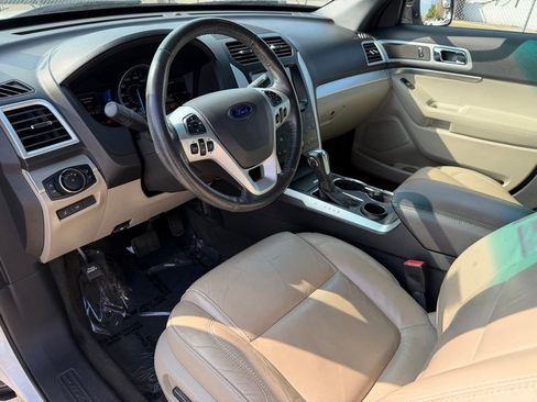 Used 2014 Ford Explorer XLT w/ Equipment Group 202A image 10