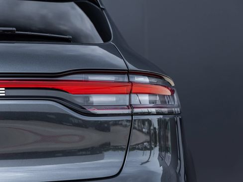 Certified 2026 Porsche Macan AWD/4WD image 14