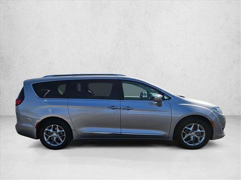 Used 2019 Chrysler Pacifica Limited FWD image 4