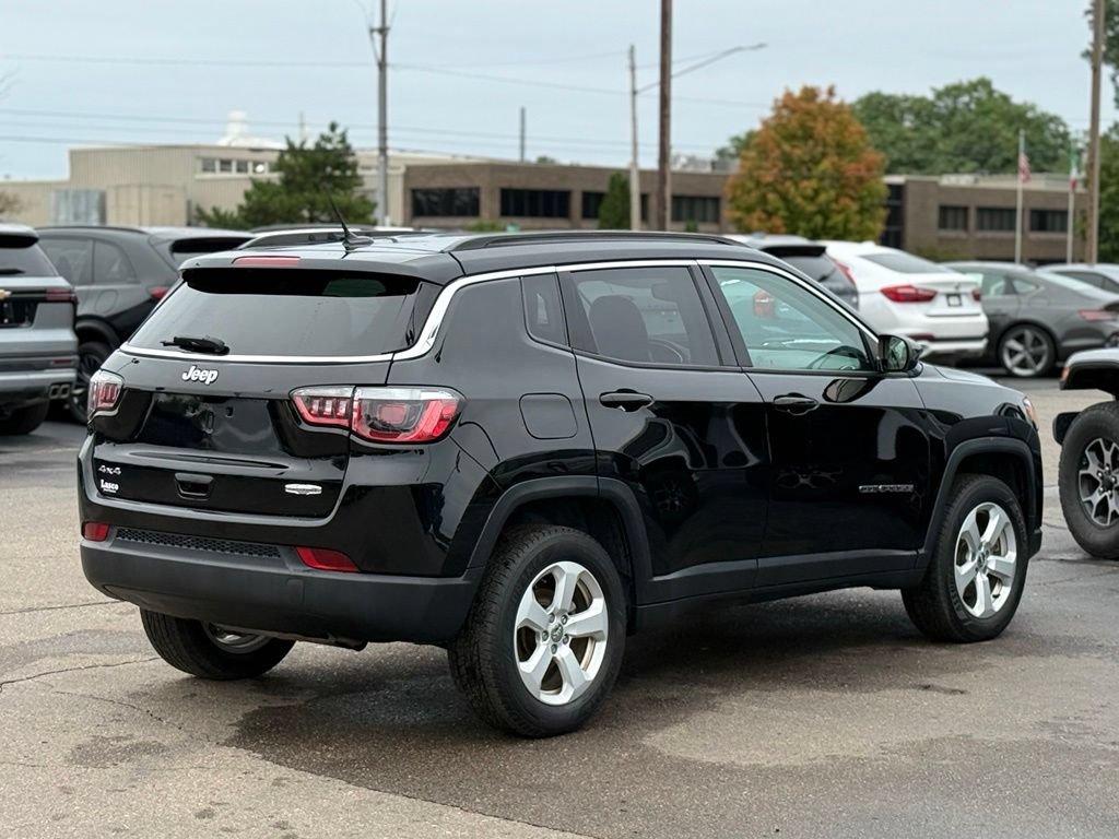 Used 2018 Jeep Compass Latitude w/ Cold Weather Group AWD/4WD image 29