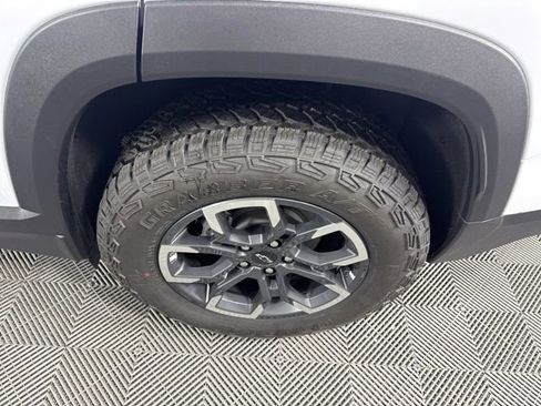 New 2026 Chevrolet Equinox ACTIV w/ Convenience Package III FWD image 12