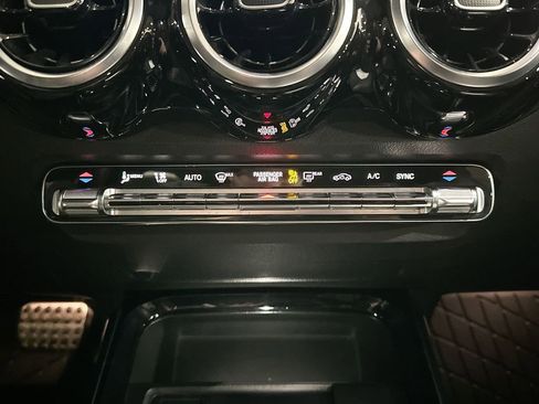 Used 2020 Mercedes-Benz GLB 250 4MATIC image 12