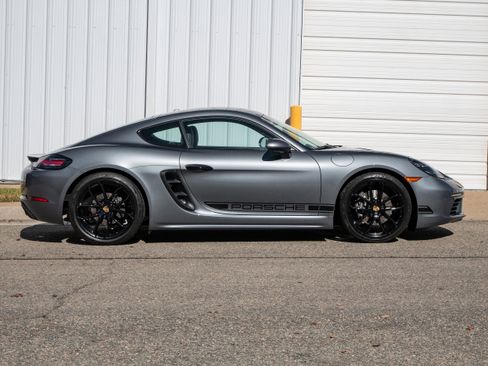 Used 2025 Porsche 718 Cayman image 8