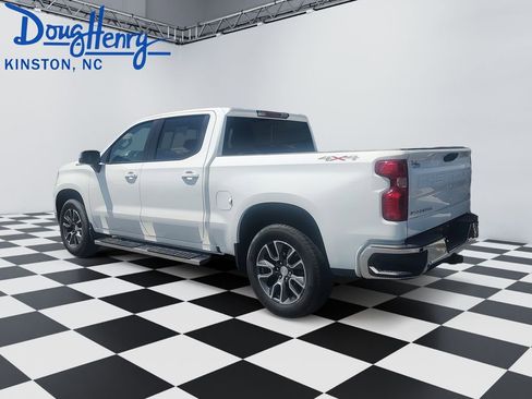 Used 2022 Chevrolet Silverado 1500 LT image 3