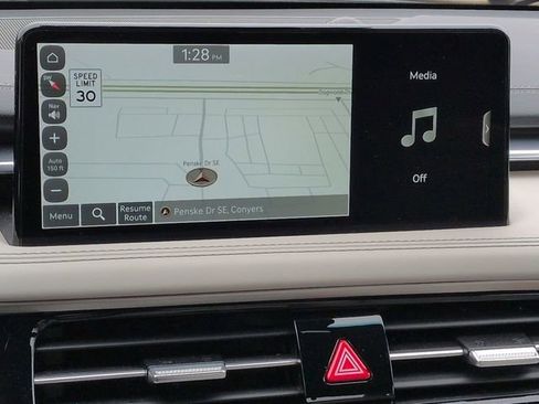 Used 2025 Genesis G70 2.5T image 27