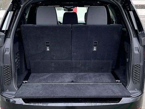 Used 2024 Land Rover Discovery Metropolitan Edition image 22