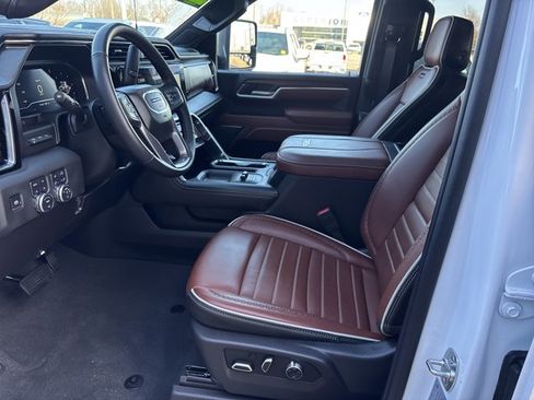Used 2025 GMC Sierra 2500 Denali Ultimate image 18