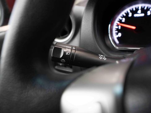 Used 2018 Nissan Versa SV FWD image 13