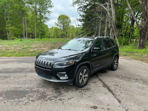 Used 2019 Jeep Cherokee Limited AWD/4WD image 17