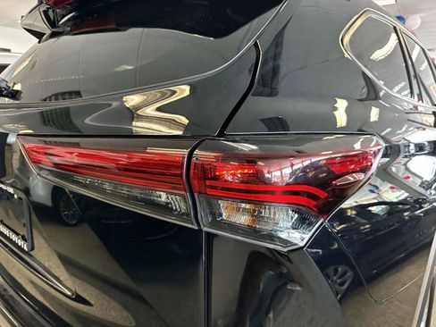 Certified 2024 Toyota Highlander LE AWD/4WD image 8