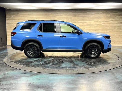 Used 2025 Honda Pilot TrailSport image 22