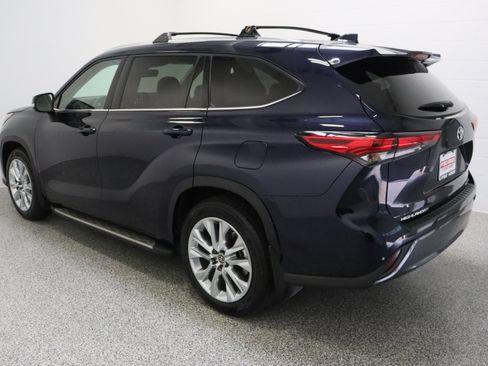 Used 2023 Toyota Highlander Limited FWD image 9
