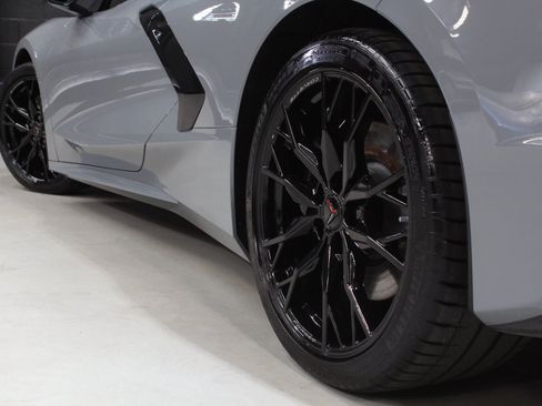 Used 2024 Chevrolet Corvette Stingray Premium Conv w/ Z51 Performance Package RWD image 31