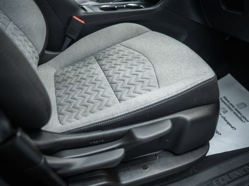 Used 2022 Chevrolet Equinox LS w/ LS Convenience Package image 30