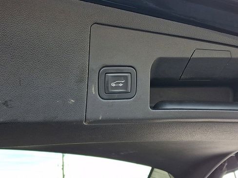 Used 2019 Cadillac XT5 Platinum image 34