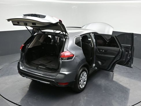 Used 2018 Nissan Rogue S image 34