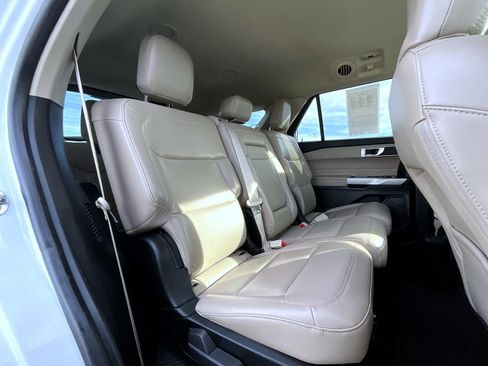 Used 2024 Ford Explorer XLT w/ Equipment Group 202A image 18
