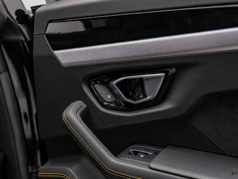 Used 2022 Lamborghini Urus AWD/4WD image 99