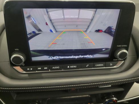 Used 2025 Nissan Rogue SV image 15