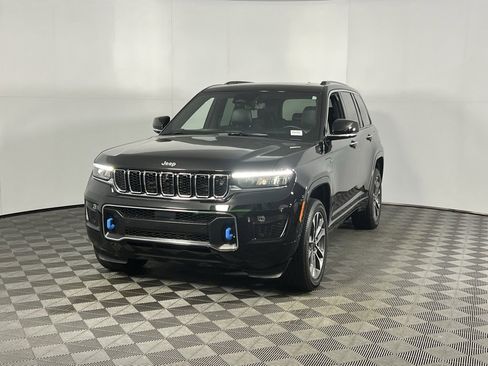 Used 2022 Jeep Grand Cherokee Overland w/ Advanced Protech Group III image 10