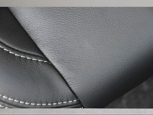 Certified 2025 Volvo XC40 B5 Core w/ Protection Package Premier image 32