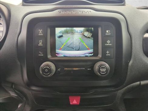 Used 2017 Jeep Renegade Latitude image 17