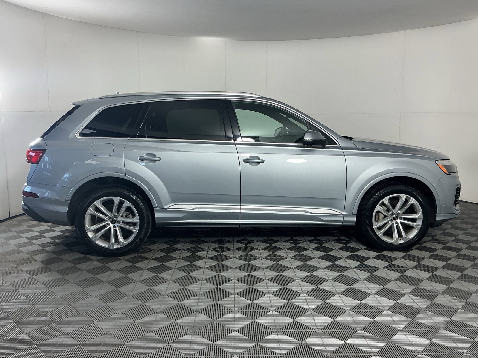 Used 2025 Audi Q7 3.0T Premium Plus AWD/4WD image 10
