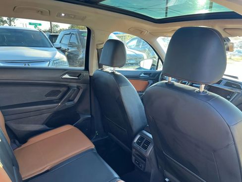 Used 2018 Volkswagen Tiguan SE w/ Panoramic Sunroof Package FWD image 14