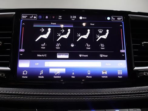 Used 2024 Chrysler Pacifica Limited FWD image 33