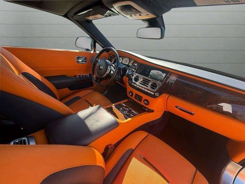 Used 2018 Rolls-Royce Dawn image 2