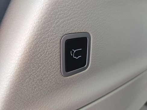 Used 2023 Chrysler Pacifica Touring-L FWD image 96