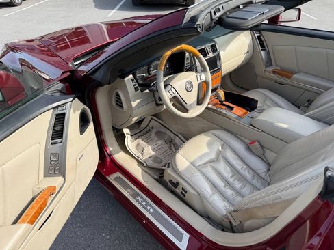 Used 2006 Cadillac XLR RWD image 17