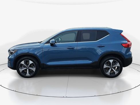 Used 2025 Volvo XC40 B5 Plus AWD/4WD image 10