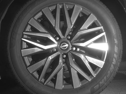 Used 2025 Nissan Altima 2.5 SV FWD image 14