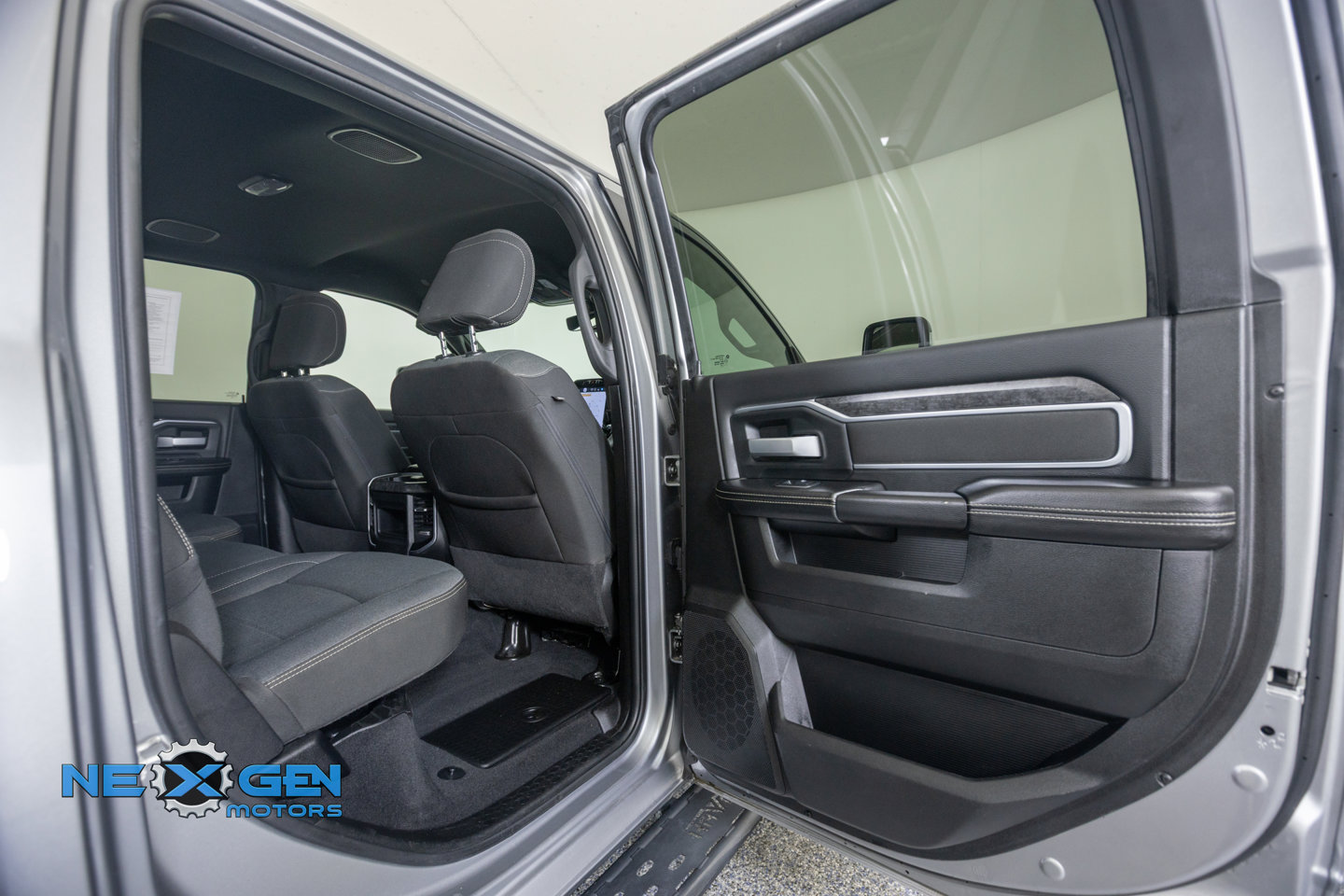 Used 2024 RAM 2500 Big Horn w/ Night Edition AWD/4WD image 35