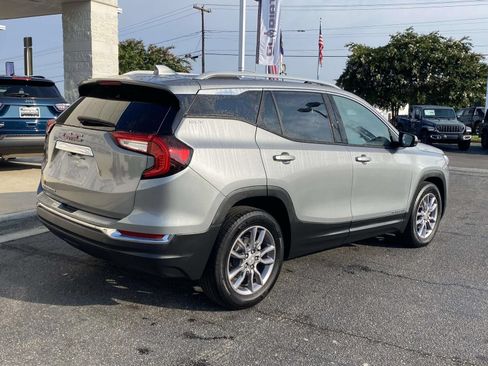 Used 2024 GMC Terrain SLT w/ LPO, Floor Liner Package FWD image 7