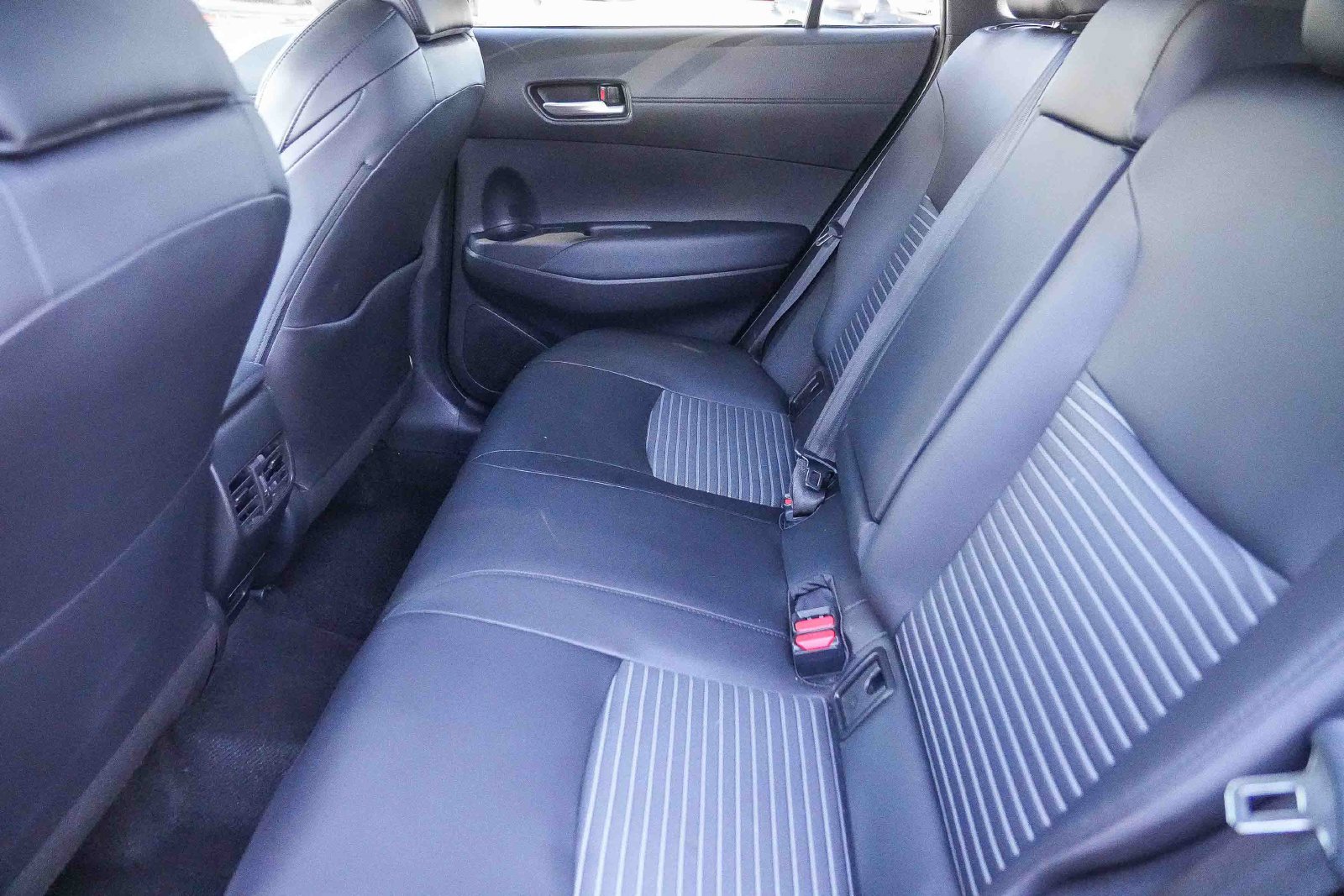 Certified 2023 Toyota Corolla Cross AWD Hybrid w/ Convenience Package image 19