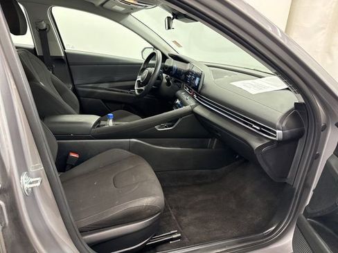 Used 2025 Hyundai Elantra SEL FWD image 12