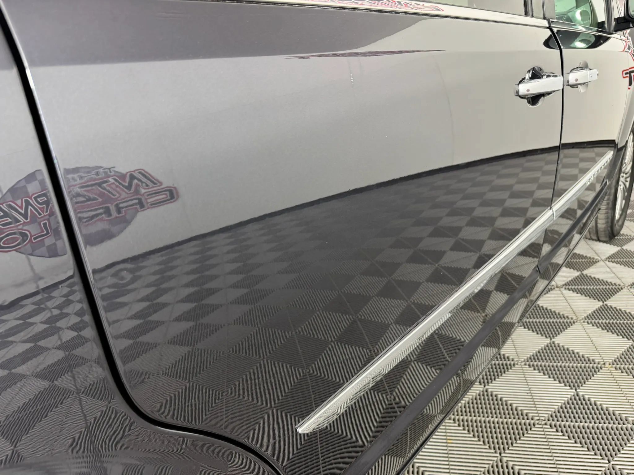 Used 2014 Chrysler Town & Country Touring-L w/ Driver Convenience Group FWD image 27