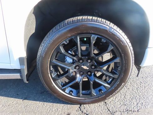 Certified 2025 Chevrolet Silverado 1500 High Country w/ Technology Package image 9