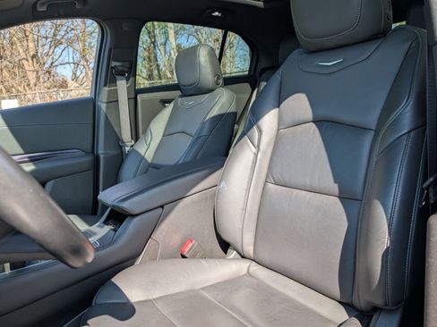 Used 2023 Cadillac XT4 Luxury w/ Cold Weather Package AWD/4WD image 23