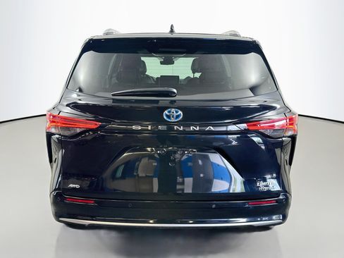 Used 2024 Toyota Sienna Limited AWD/4WD image 6
