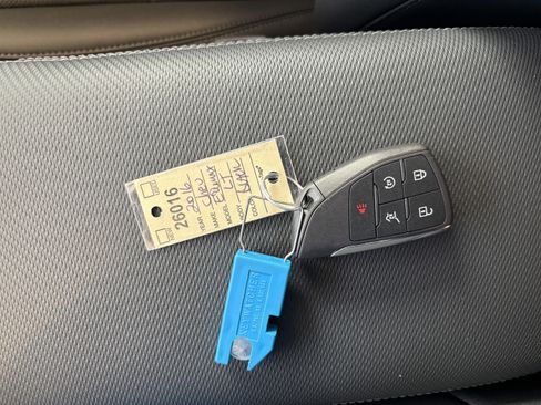 New 2026 Chevrolet Equinox LT w/ Convenience Package II image 24