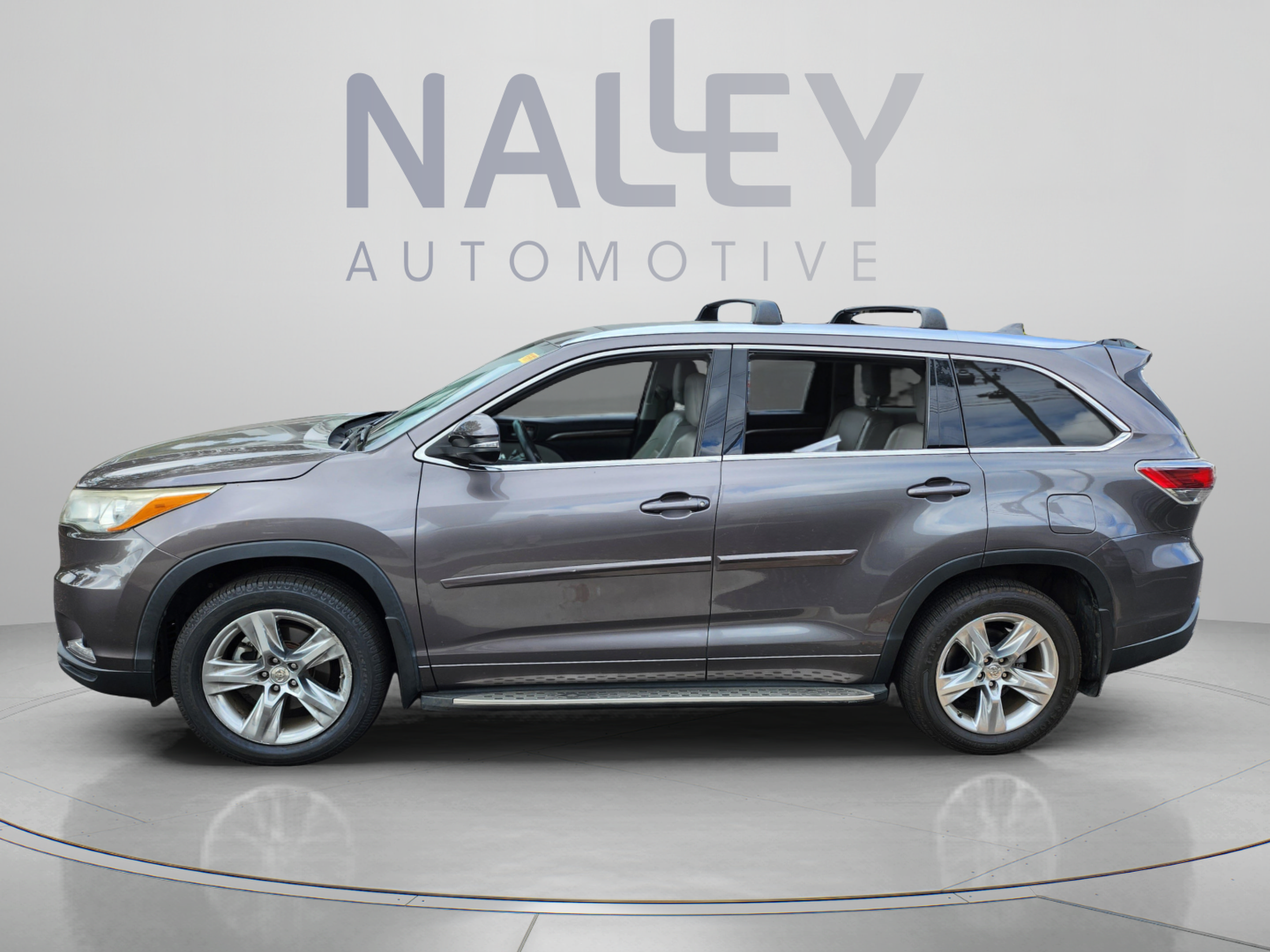 Used 2015 Toyota Highlander Limited Platinum FWD image 2