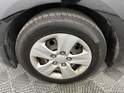 Used 2017 Kia Forte LX image 9