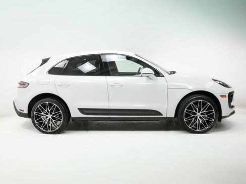 Certified 2023 Porsche Macan AWD/4WD image 9